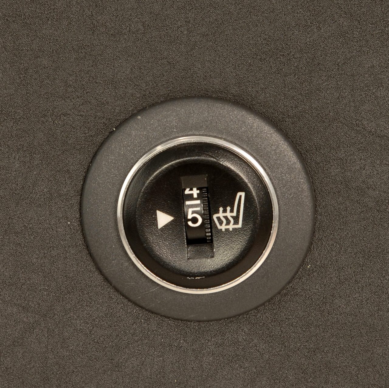 https://www.wohnmobil-sitze.com/wp-content/uploads/2021/02/Detail-22-1280x1274.jpg
