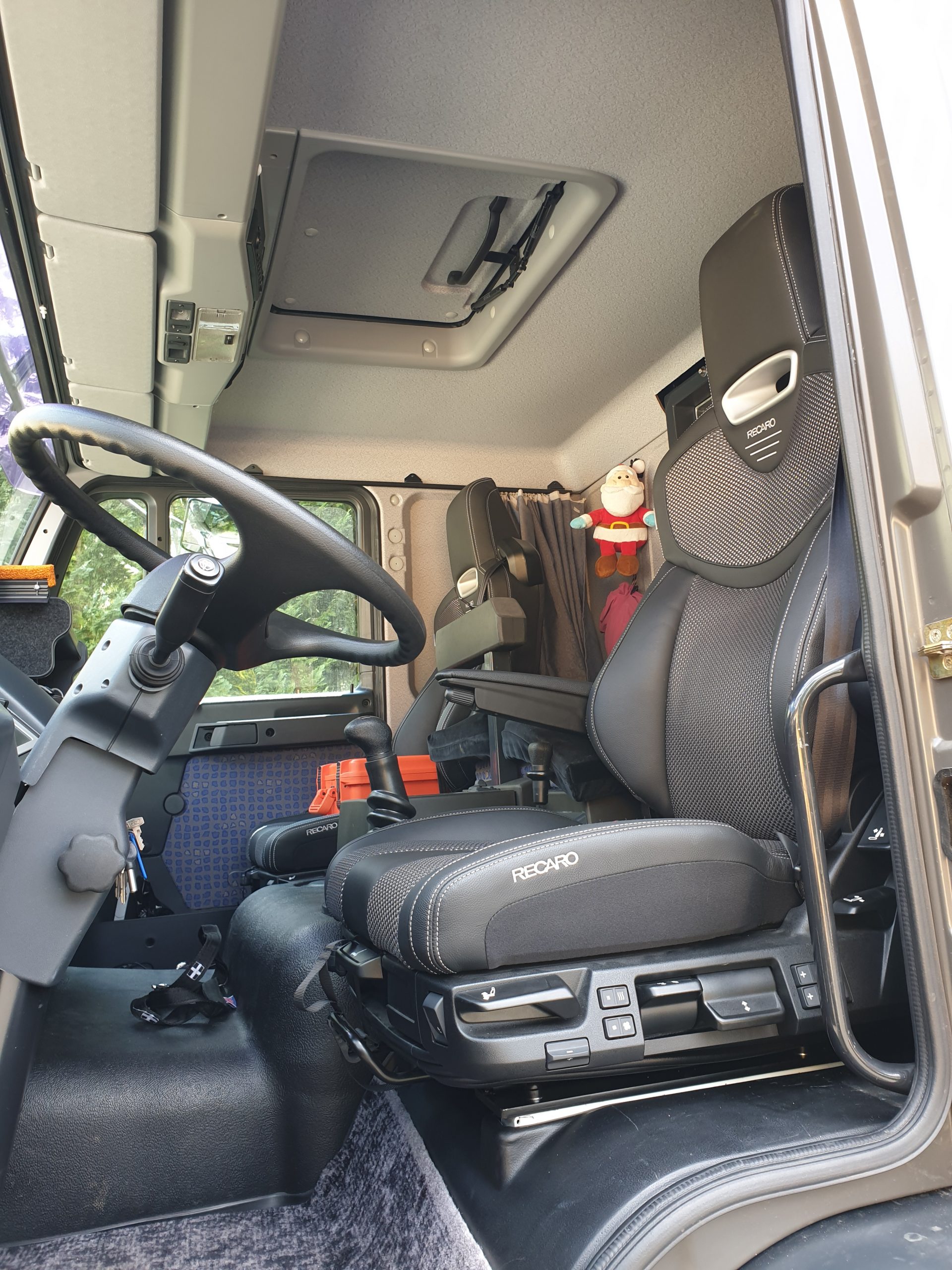 C 7000 Fahrer Beif MAN F 2000 Asn wohnmobilsitze-bad-wildungen-02