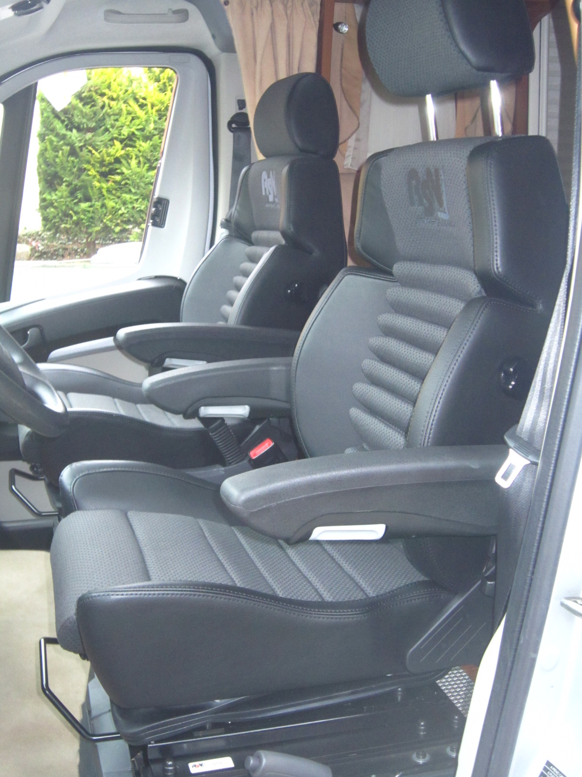 Laika Kreos Basis Ducato-ASN-Wohnmobilsitze-bad-wildungen