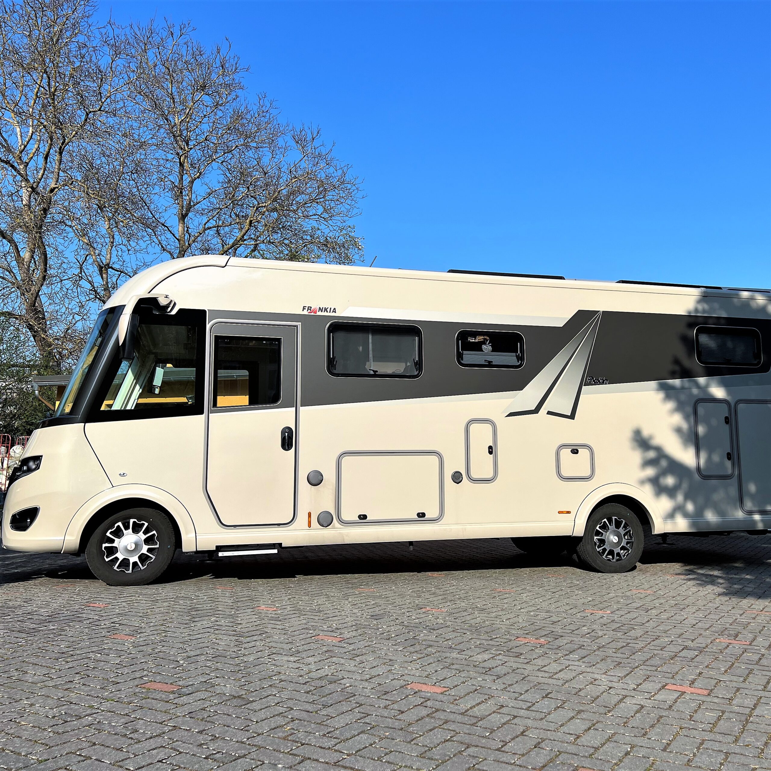 ANS-Exklusiv-Projekt-Frankia-Mercedes-benz-Sprinter-907-luftsitze-fahrzeug-seitenansicht