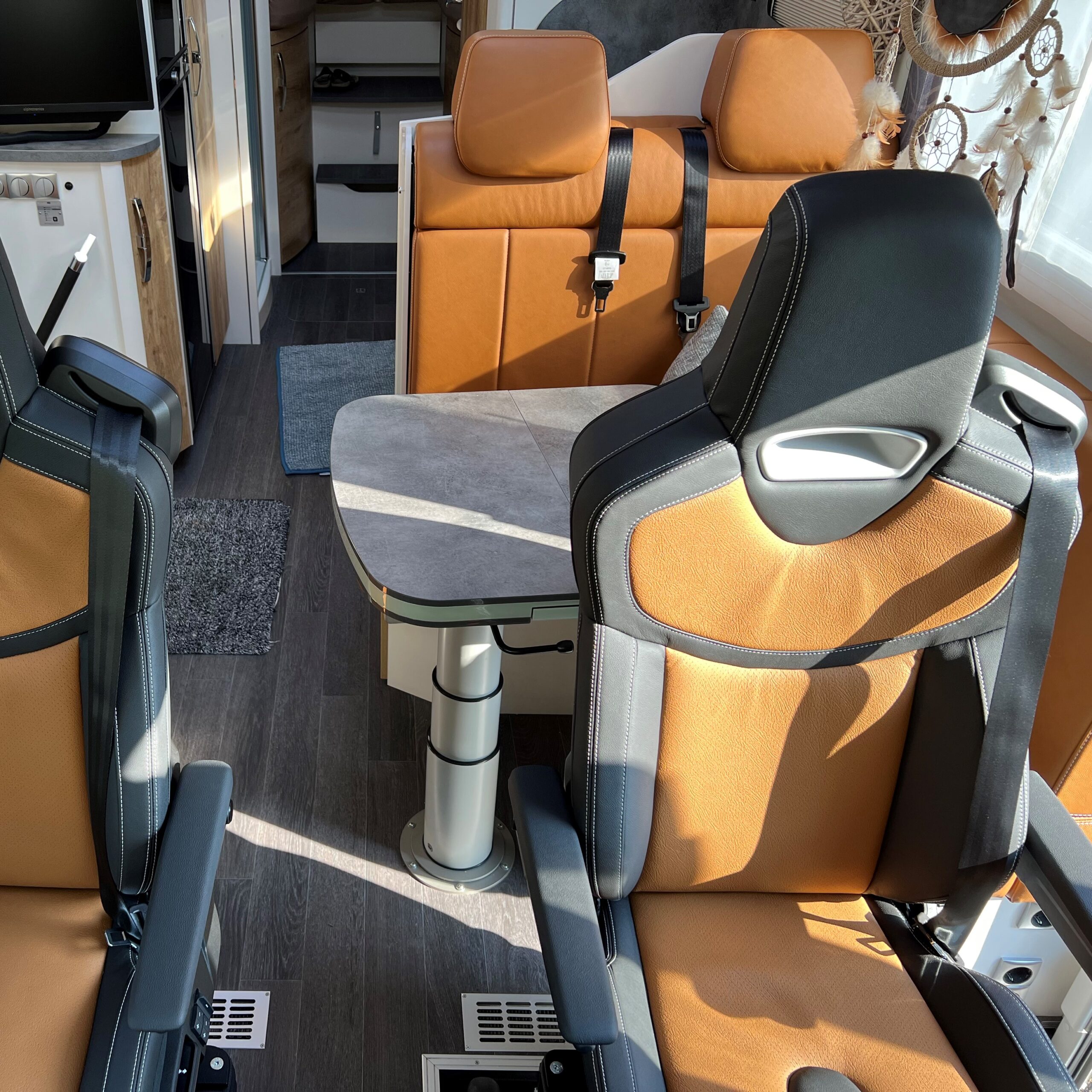 ANS-Exklusiv-Projekt-Frankia-Mercedes-benz-Sprinter-907-luftsitze-innenraum